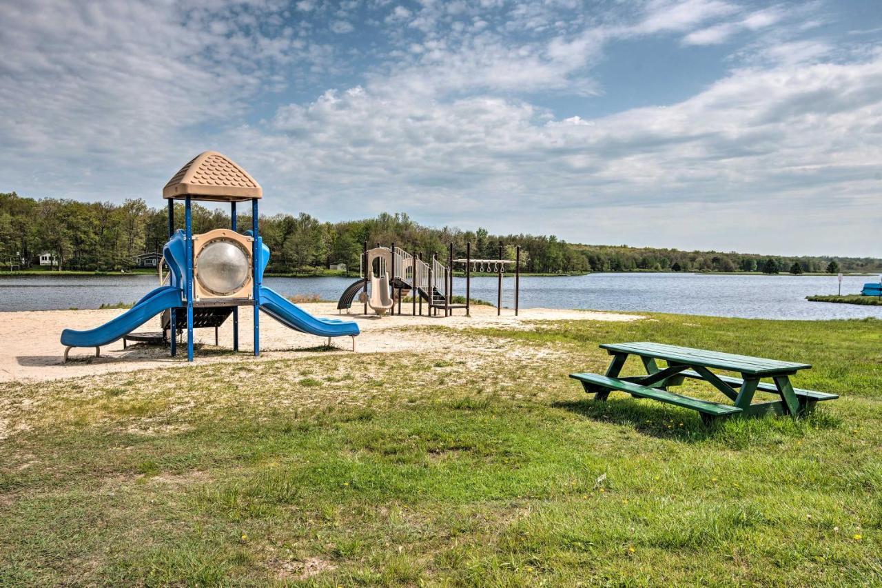 Pocono Mountain Escape With Game Room Walk To Lake! Albrightsville Dış mekan fotoğraf